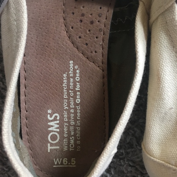 Cream-colored Toms - Picture 2 of 2